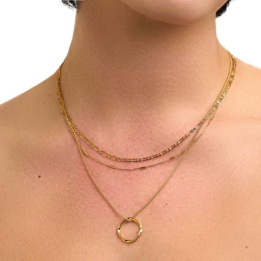 Öppen Cirkel Tretalig Halsband i Guld