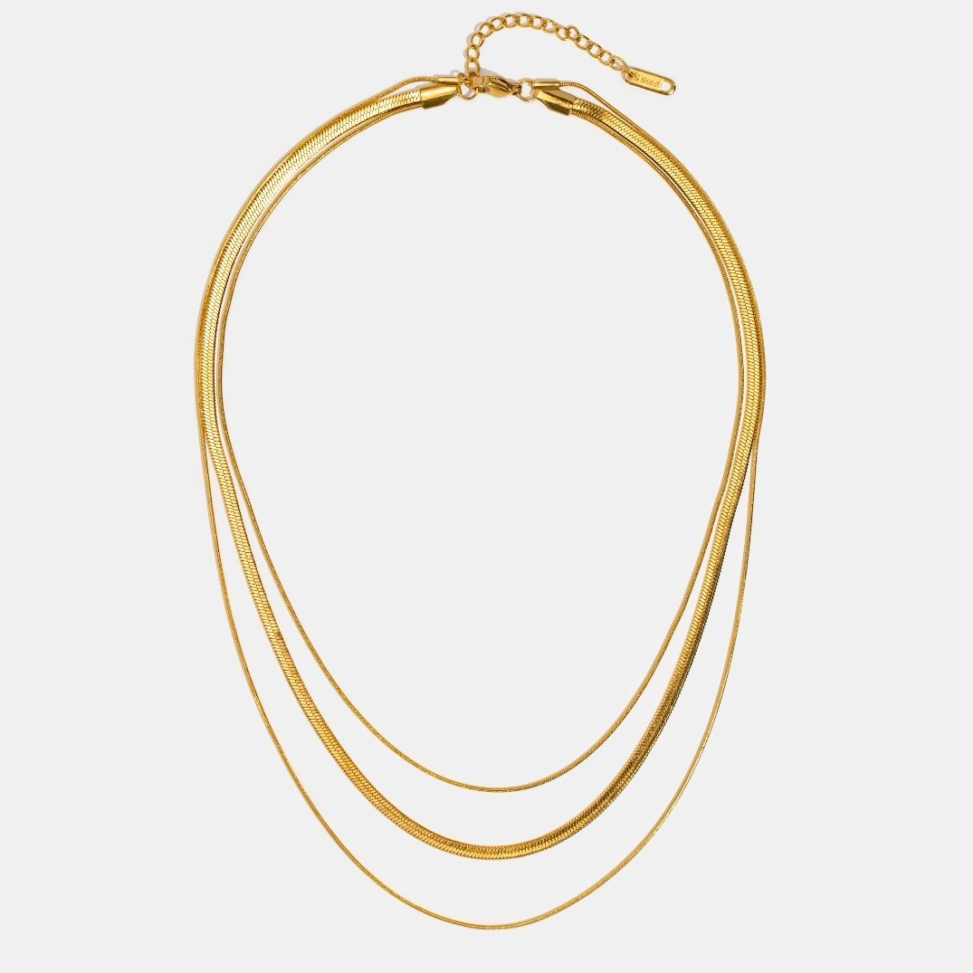 Guldfärgat halsband med flera lager