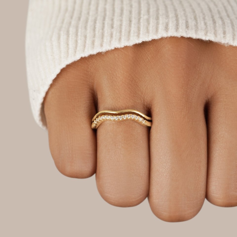 Lager-på-lager Juni-ring med guld och kristall