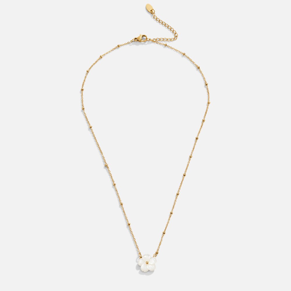 Vit blomsterformad halsband