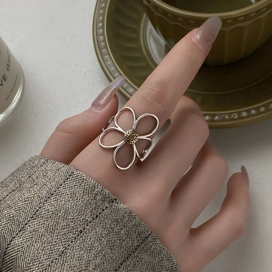 Din Favorit – Blomformad Ring i 3 Unika Designer