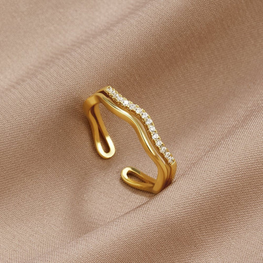 Lager-på-lager Juni-ring med guld och kristall