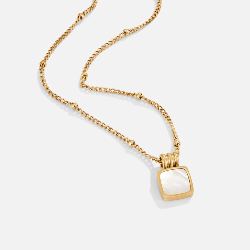 Lucia halsband med vitt snäckskalshänge